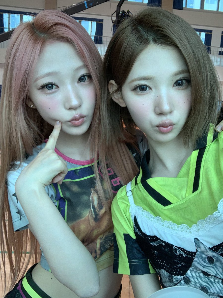 Steulia's tweet photo. Happy birthday, unnie. 🥺❤️ https://t.co/am6489kyGx