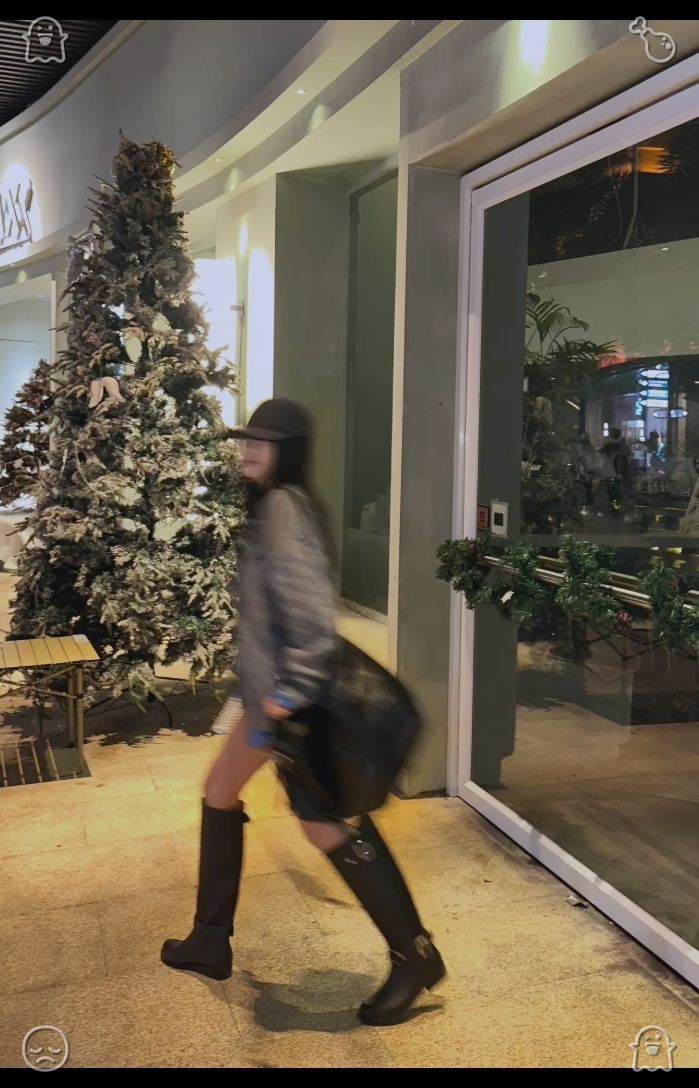 RITAFER67925468's tweet photo. 🌆 Strolling at dusk with my daughter Moon, we chat—every conflict we peacefully settle only strengthens our relationship. With each resolution, we gain greater insight into one another’s feelings and treasure our bond even more profoundly. https://t.co/p32yRDmzvZ