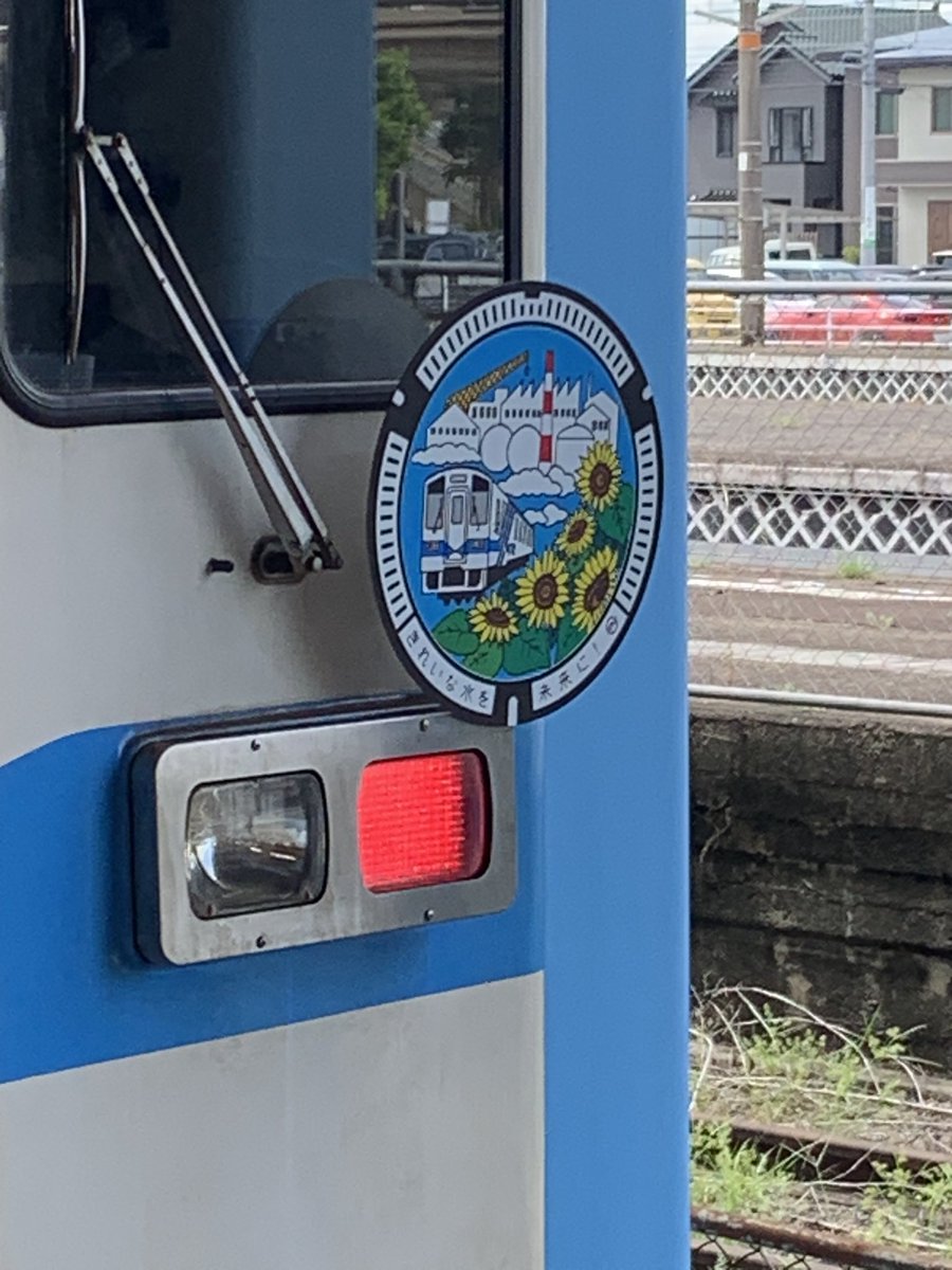 bmgLrpRg2YMgdWN's tweet photo. 毎年恒例の水島臨海鉄道のマンホール列車
さまざまな列車との離合
#DD200
#227系
#水島臨海鉄道
#マンホール列車 https://t.co/Q6XntxJu09