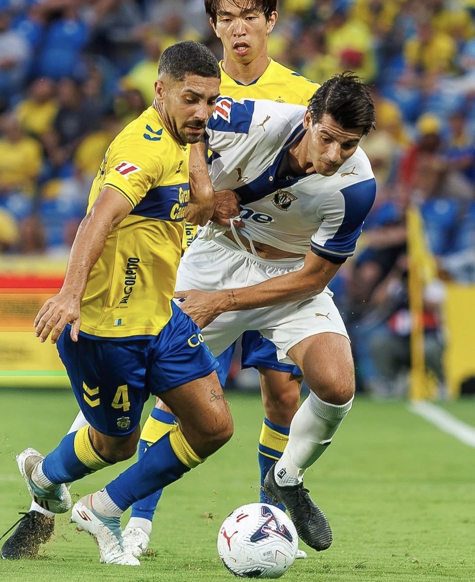 horablanquiazul's tweet photo. 🎙️ MORATA EN @ellarguero

🗣️ “Meter 30 goles no me iba a cambiar la vida, pero ascender con el @CDLeganes sí.”

👀 Morata revela además que rechazó una oferta de un equipo Champions para fichar por el Leganés.

#CDLeganés https://t.co/HFNu3o3nIW