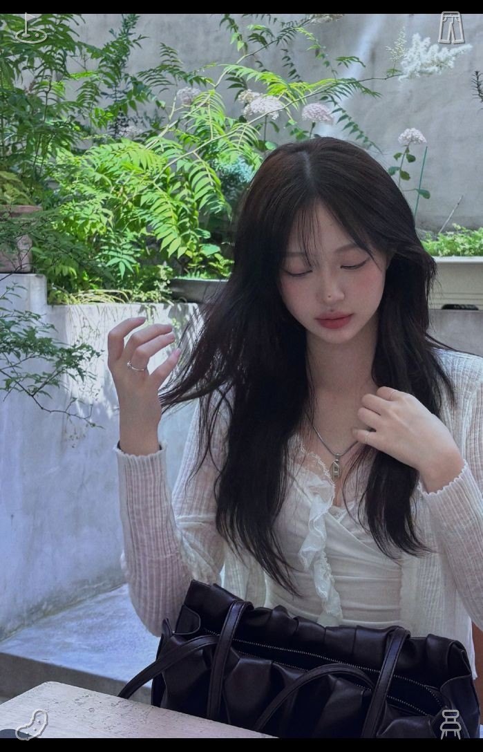 jyfreitass's tweet photo. 😞Post-Summer Stroll The sunblock has been stored awayOne crisp autumn day, a teenage girl by the name of Clara—who was the great-grandchild of Elara and Hareton—made her way over the heath, bearing the crimson ribbon in her grasp, the pendant resting at her throat, and the co https://t.co/schN7RcVgq