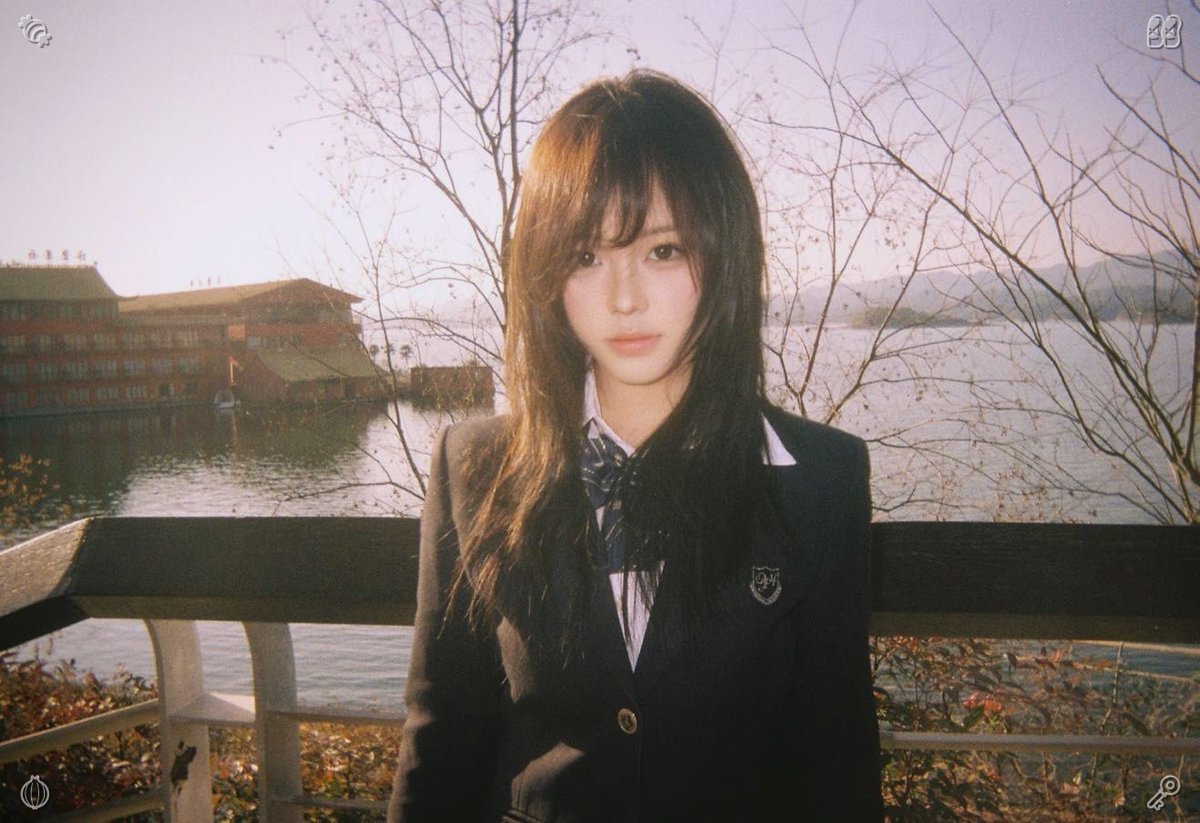 Giovzs's tweet photo. 💳Strolling with his girlfriend at a café, she slipped on the necklace, sensing its heft pressed against her collarbone, then snapped a photo with Madame Dubois and Thomas, the Eiffel Tower looming in the background. That snapshot stood for fresh starts, the bonds she had forge https://t.co/SFUqMhgsJF