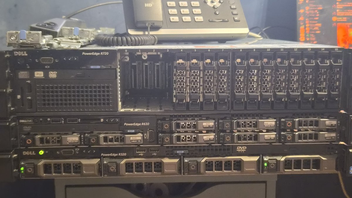 200Bumelo's tweet photo. I got a r630 and a r720 for free that was "broken" (fully working, idk what did the seller talk about, there is no event logs even about the cpu in Socket 1 being dead) https://t.co/Y3f3elAJe1