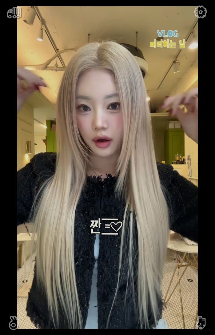 yuto00442200's tweet photo. 🥮Strolling along the embankment with Dad, taking in the bridge’s scenery. Heading back, she pops into the bakery to stock up on extra flour, sugar, and lemons—gearing up to bake another batch of lemon bread for the coming day. It’s her way of spreading warmth, upholding a ch https://t.co/LxAfZy56hL