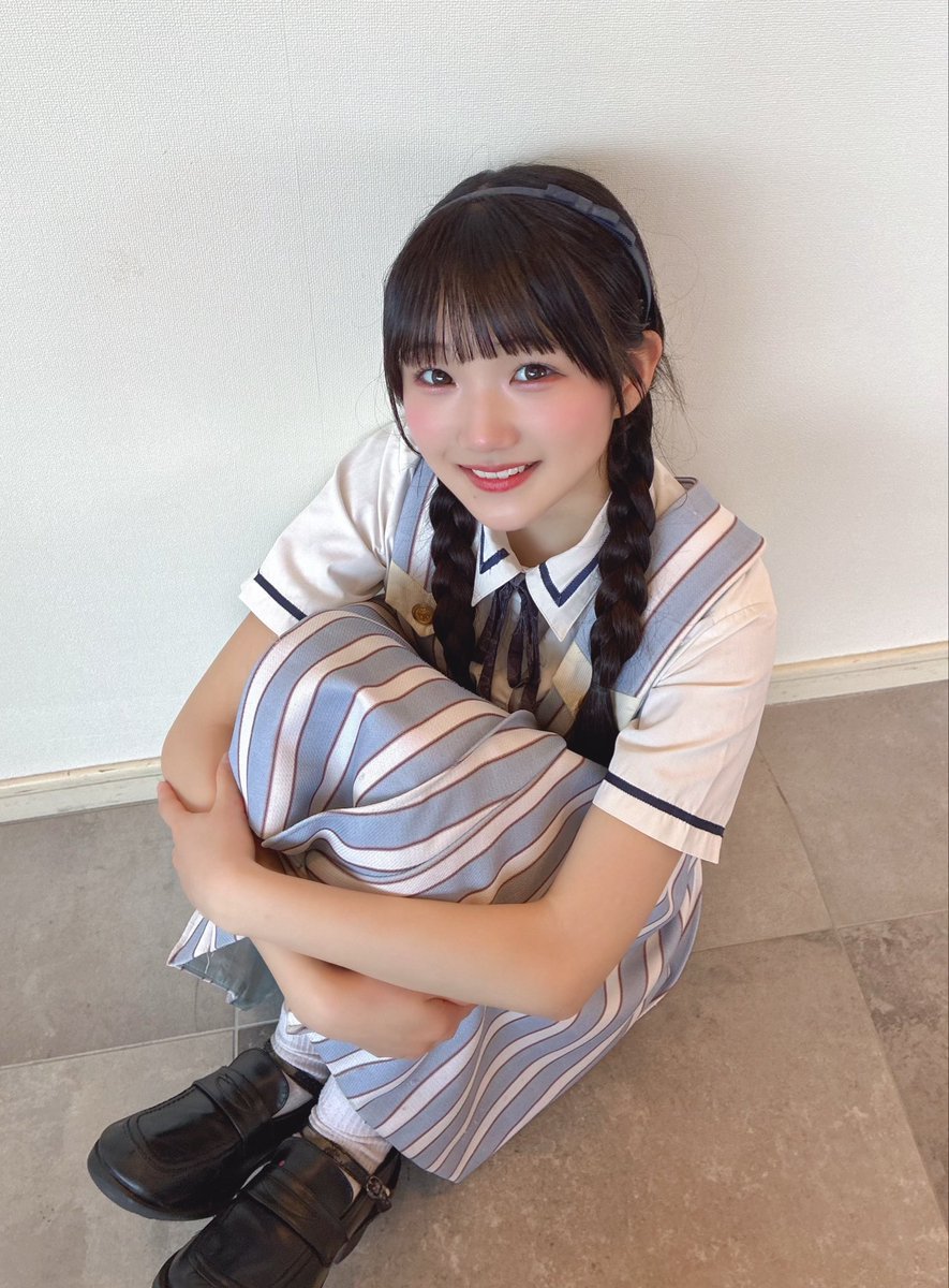 Rinrin_s0's tweet photo. おはよっ！
体育座りするの好き〜♡ https://t.co/hhg9pWoZHv