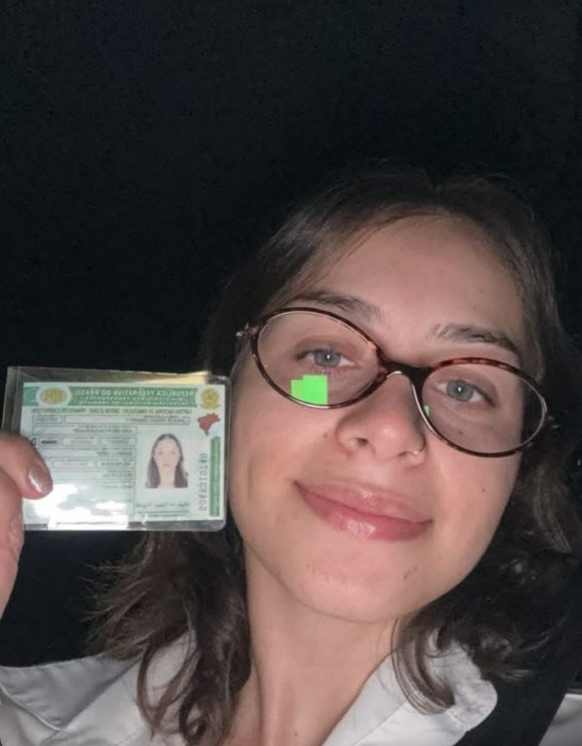 taliliita's tweet photo. pessoal que tá tentando comprar ingresso do bts, essa aqui está em um grupo de vendas e está dando GOLPE, o nome dela é Layla, por favor, não sejam burras como eu, ela deu sinais e eu não quis ver 

“vendo” “ingresso” “bts” “show” “golpe” “compra” https://t.co/dSDt9H8aIK