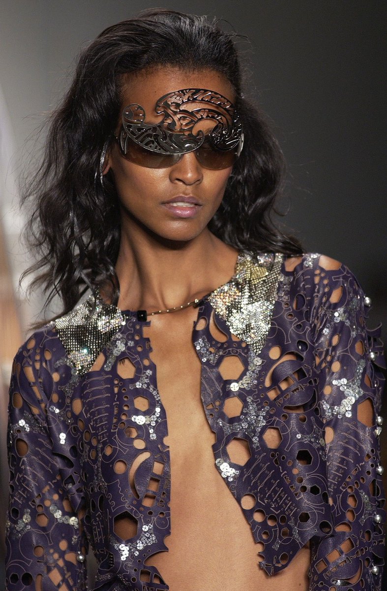 photostreaming's tweet photo. Liya Kebede for Fendi Spring/Summer 2003 by Karl Lagerfeld and Silvia Venturini. https://t.co/zD6jUPvf7l