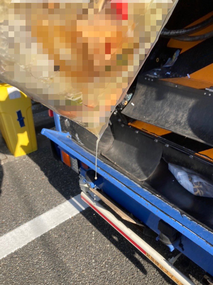 takizawa0914's tweet photo. 【今日のごみトリビア】
生ごみの液体を僕らの世界ではごみ汁と呼んでいます。ごみ清掃ではごみ汁は皆さんの想像通りやっかい大敵です。ちなみに皆が皆絞ってくれれば、墨田区では可燃ごみを2割減らすことができる、多摩地区では皆が両手で絞ってくれると3億円使わなくていい税金を節約できるそうです https://t.co/0r0sZP14x3