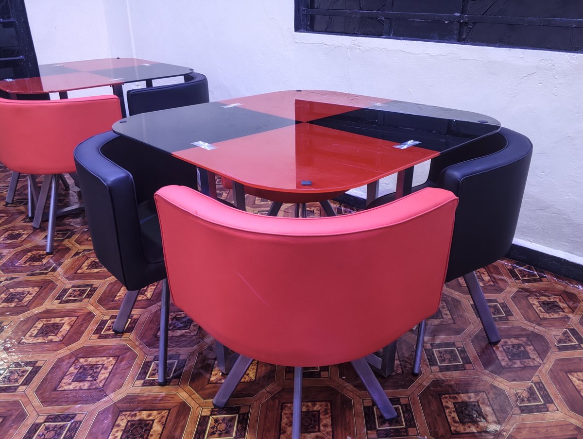 NtenguM's tweet photo. Une fois à mbujimayi faites un tour au resto les saveurs du kasai.
60, avenue salongo. À côté de l'hôtel métropole https://t.co/A2HYK1br27