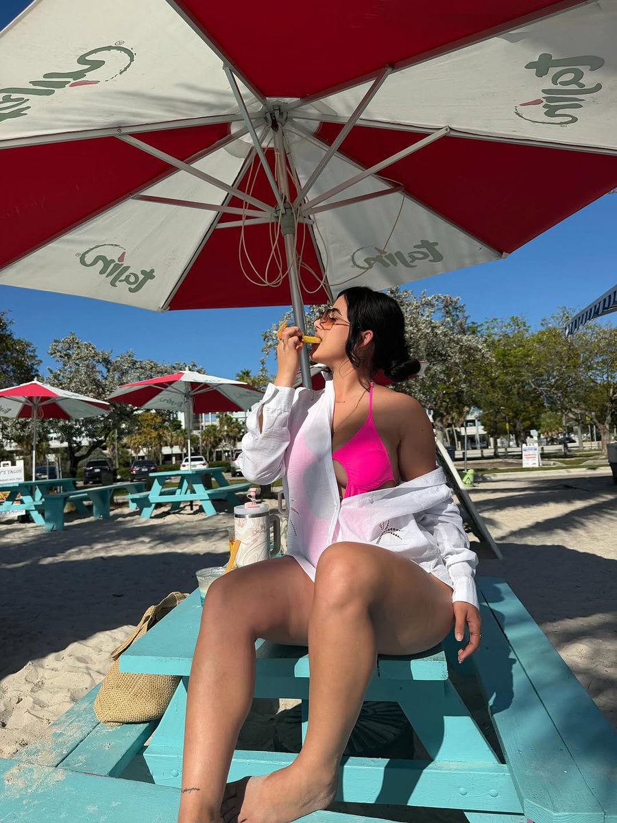 anitarivas__'s tweet photo. Hay algo que no sé cómo explicar 👙🍍🥭 https://t.co/SdIaMOCVX8