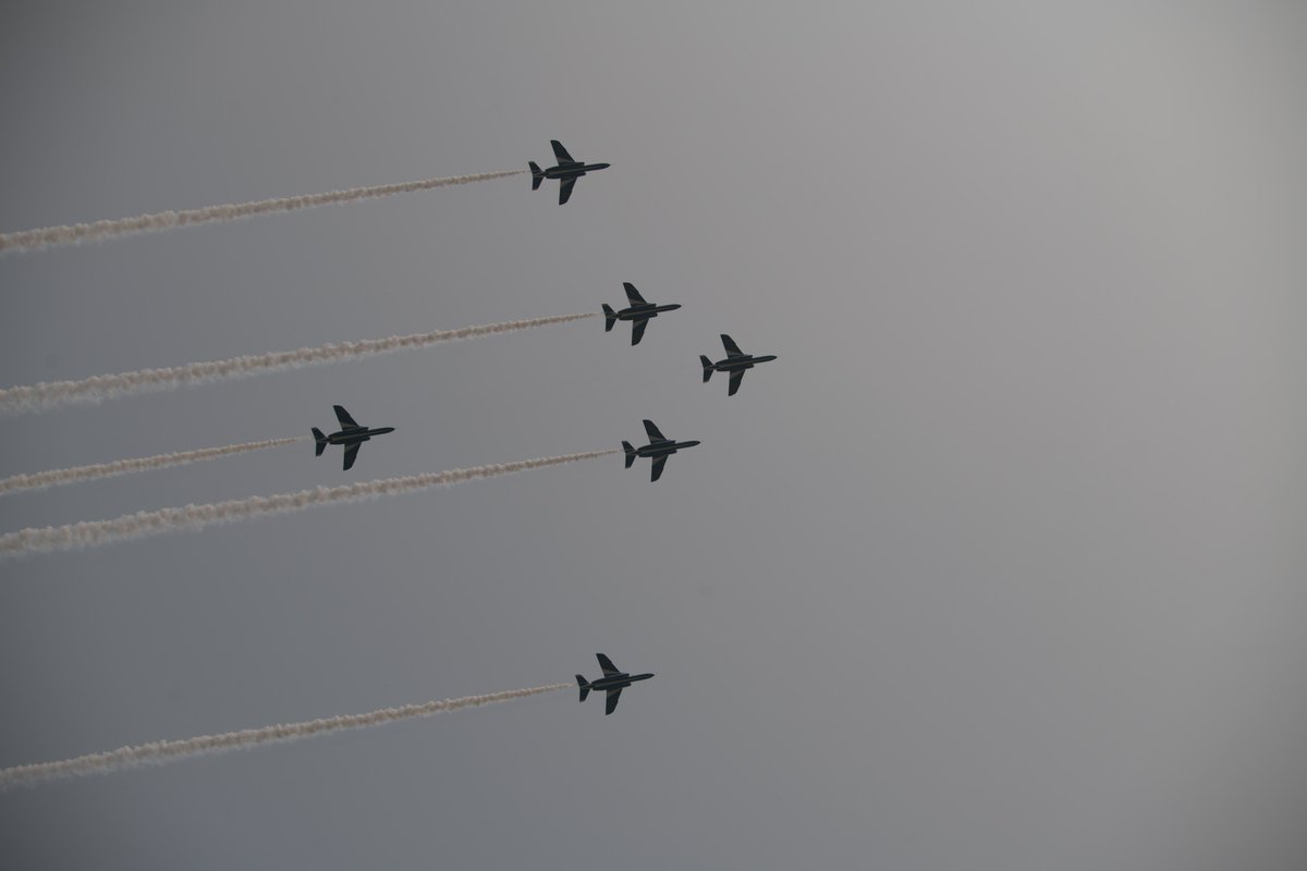 tatsuo_gallery's tweet photo. この前お父さんと航空ショー見てきたよー
辰雄くんも頑張って写真撮ったんだけど飛行機飛ぶの早すぎて難しすぎー
でもすごくかっこよかったー！！

#千歳基地　#千歳のまちの航空祭 https://t.co/uxiC5l59Jq