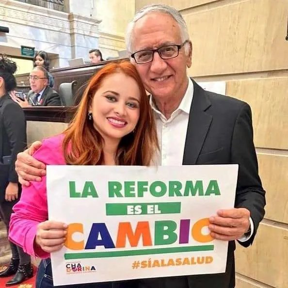 Filosofosolo's tweet photo. Entonces ANNE PERDOMO otra delincuente alumna de Jaramillo que no podrá volver a aspirar a cargos de elección Popular?

En el Pacto Histórico entre más prontuario y más bruto o ignorante sea, más perfil tiene para ser congresista 

Ni un voto mas por estos CORRUPTOS https://t.co/O2272regPx