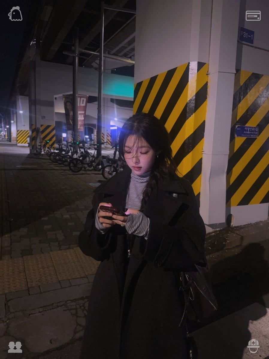 frontale20's tweet photo. Elara understood that her path had yet to reach its end—that countless moments awaited her lens, endless narratives yearned to be woven, and boundless affection remained to be given—yet she equally realized that her present stood perfectly aligned with destiny, standing beside https://t.co/BhWl2SRD7D
