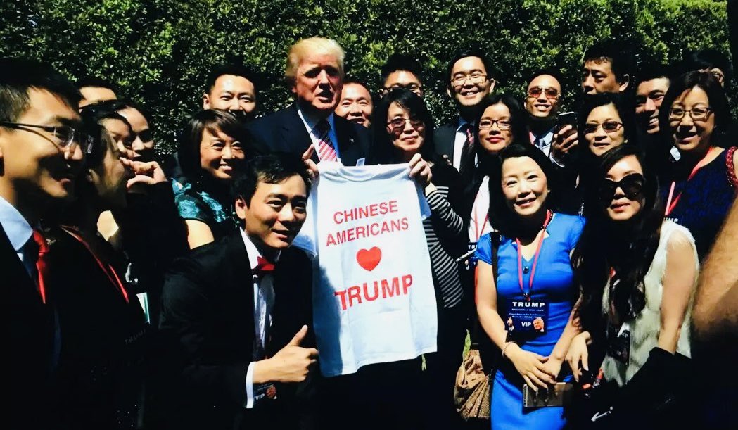 Tianshuihanyan's tweet photo. 反驳：
纳姐邀请多位华裔爱国者一起来反驳北美保守评论最近发表的文章“美国华人挺川基督徒之间的这起诉讼到底是为什么？” . 
该文挖出销声匿迹多年的王湉（天天）与感恩的心相比， 
是作者对事实真相完全无知？
还是故意误导读者？ 
纳姐访谈。
直播美东晚9点半开始，欢迎大家届时点击下方链接参与评论。
https://t.co/pYW0AJvkKD