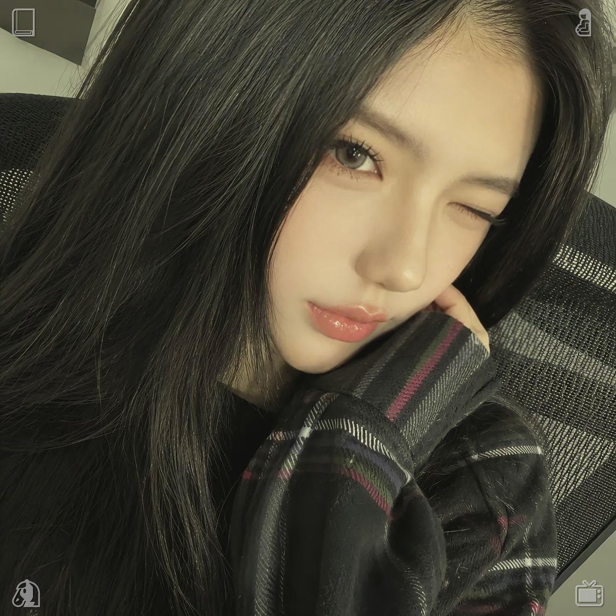 takecy1's tweet photo. Kittens enjoy snuggling into cozy blankets, peeking out with just their fuzzy little faces visible. That innocent, adorable look never fails to sprinkle a bit of everyday warmth into our lives. 🥦A fresh start at the workshop: brimming with optimism and the determination to hit https://t.co/dvA1r5QD2E