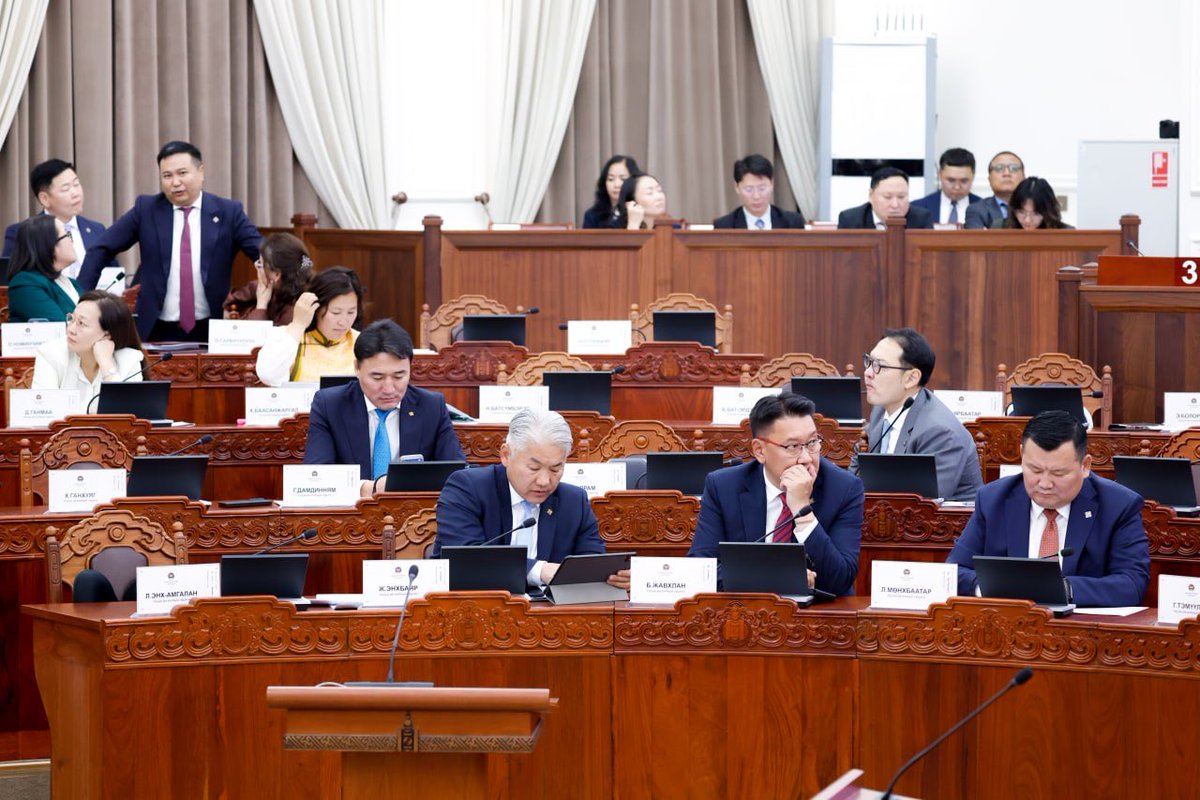 ParliamentMN's tweet photo. ✅Монгол Улсын 2026 оны төсвийн тухай хуульд өөрчлөлт оруулах тухай хуулийн төслийг хоёр дахь хэлэлцүүлэгт бэлтгүүлэхээр шилжүүлэв.

🌐https://t.co/KDSYynJUx5

#НээлттэйПарламент 
#ТаныОролцооТаныХяналт https://t.co/czrRXaIVnY