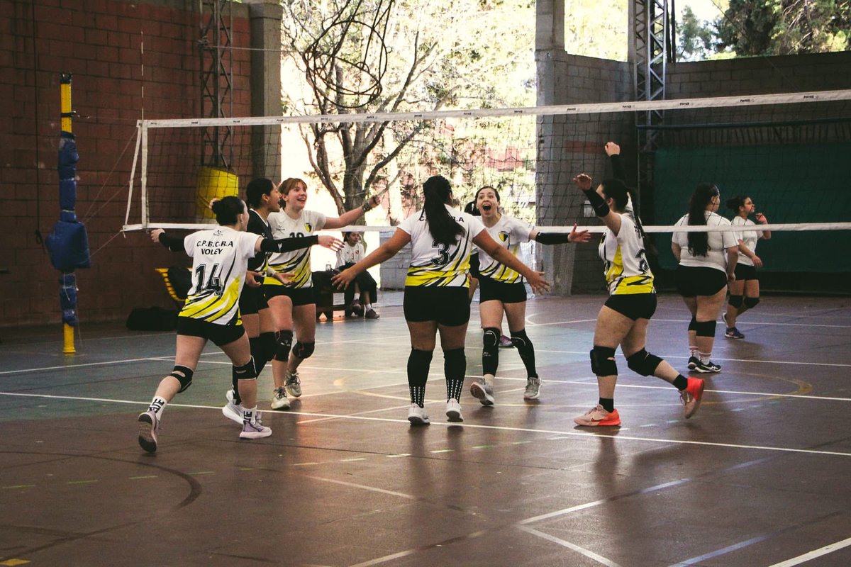 CPBCRAoficial's tweet photo. VOLEY 

📍Mayores: fecha 5.  Derrota 0-3 como locales ante  3 de Febrero. 

· Inferiores: fecha 4. Locales ante Independiente. Sub-20: victoria 3-0; Sub-17: triunfo 2- https://t.co/uIBzSBfkJ3