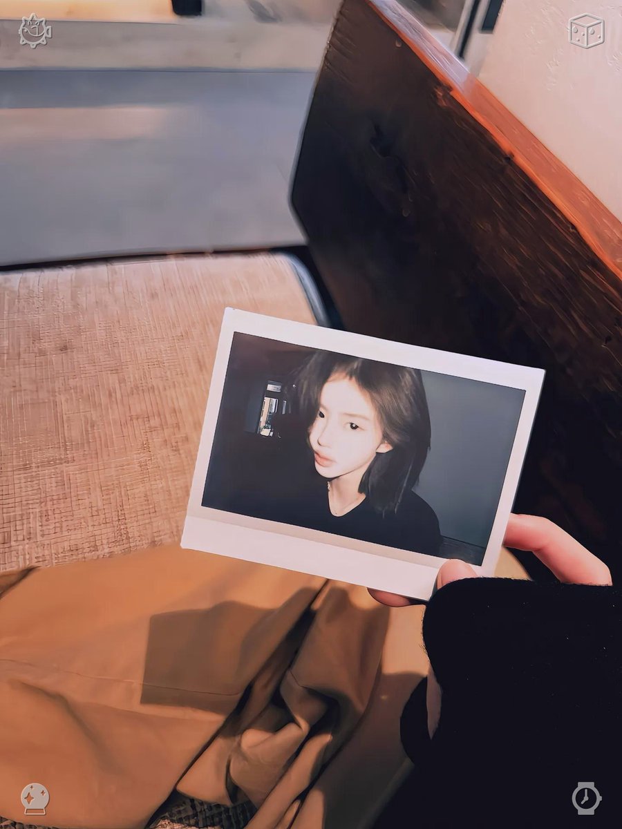 onenne_macha's tweet photo. 🎠Playing an online game with the crew, our team takes the win. "Any good updates?" Jake inquires, catching the grin on her face. "Sure is—Lisa gave the design the green light," Clara replies, beaming. "One task wrapped up, so I can shift my attention to the next challenge https://t.co/gJwOnheArU