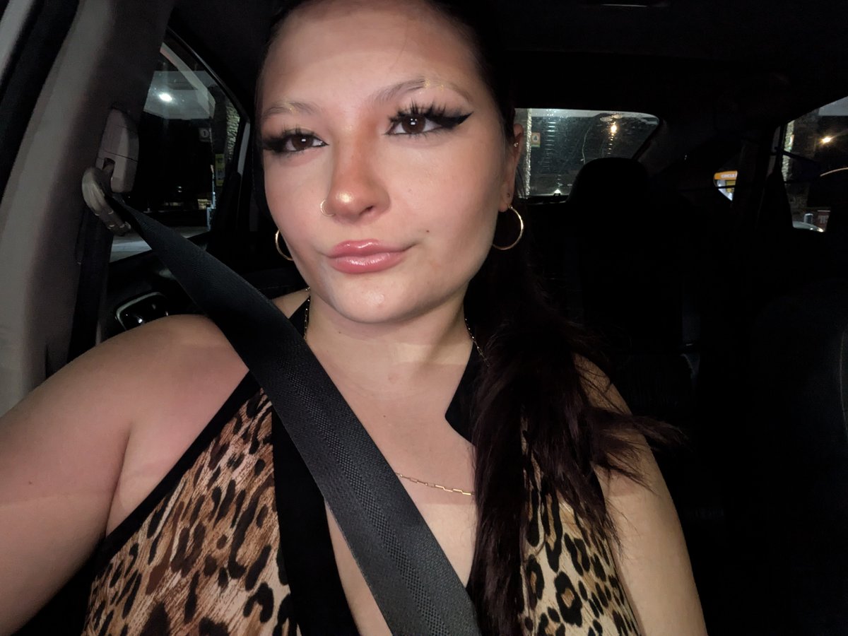 GoddessJes14677's tweet photo. a night out on the town funded by a pig who'd i'd ignore sounds like the perfect friday night 🥰💸😘 https://t.co/j1obDKXgtI