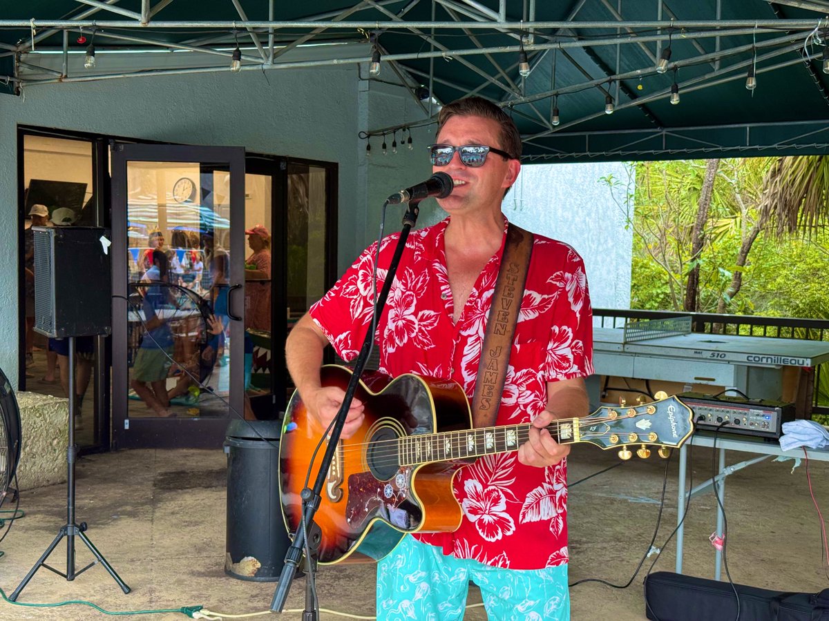 StevenJamesLive's tweet photo. Your Boy out here poolside working hard for those Labor Day tips 🎸⚡️
#Savannah #LiveMusic #DoingWork https://t.co/ntBAOg2vxd