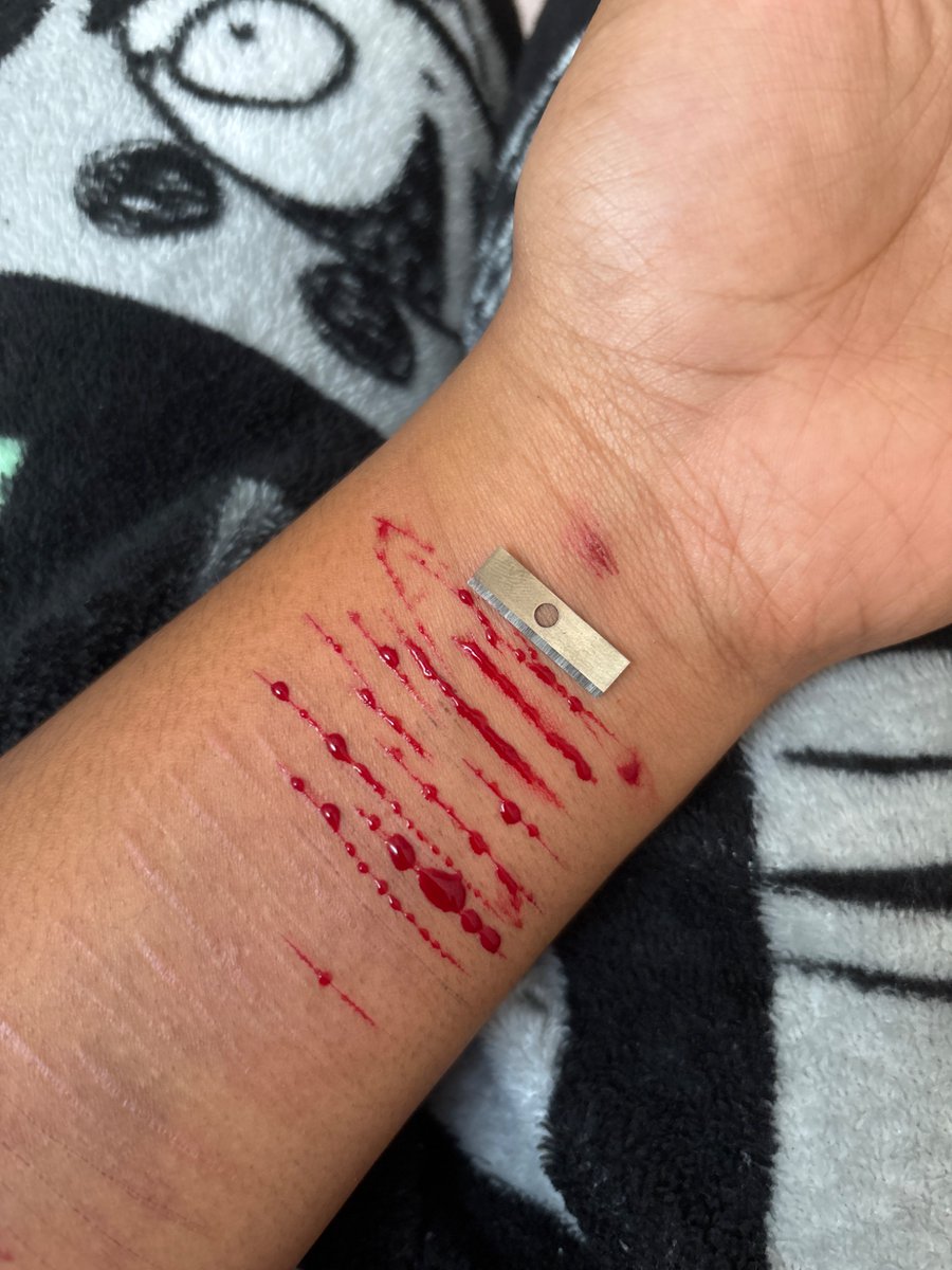 MMickaLoves's tweet photo. REALISTIC MOVIE MAKE UP!! NOT REAL!! EVERYTHING IS FAKE!!! MADE BY AI!! NOTHING IN THIS PHOTO IS REAL!!!! #cutspo #scarspo #Bloodspo #shtwt https://t.co/Nfg814o2py