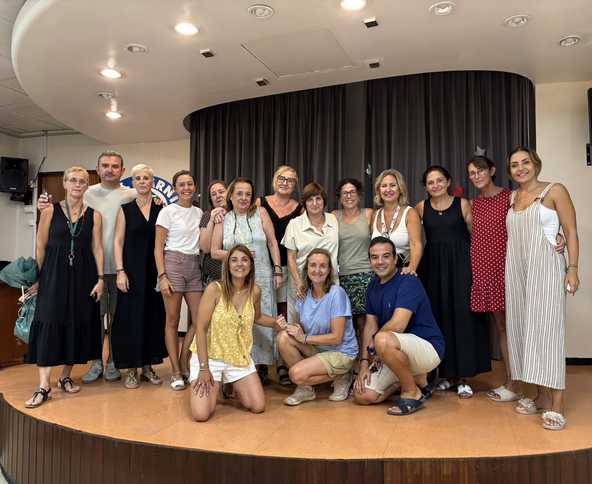 BAI_FDN's tweet photo. viernes 4 septiembre de 2026 fue la despedida de una gran seño que ha estado años trabajando en el colegio, ahora llega su jubilación y llega el momento de desearle lo mejor en esta nueva etapa de su vida. Siempre serás una gran seño. Rosa Llavata.  #jubilación #granprofesional https://t.co/5Cb7OjYaIo