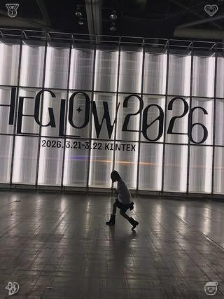 David_devz's tweet photo. Each walk through the sea of blossoms revives my sense of nature's elegance. Every meeting with the floral expanse offers a fresh perspective and a deeper appreciation of beauty. 👰Darts with Colleague The score is 9:5 https://t.co/7fLkaIbt3n