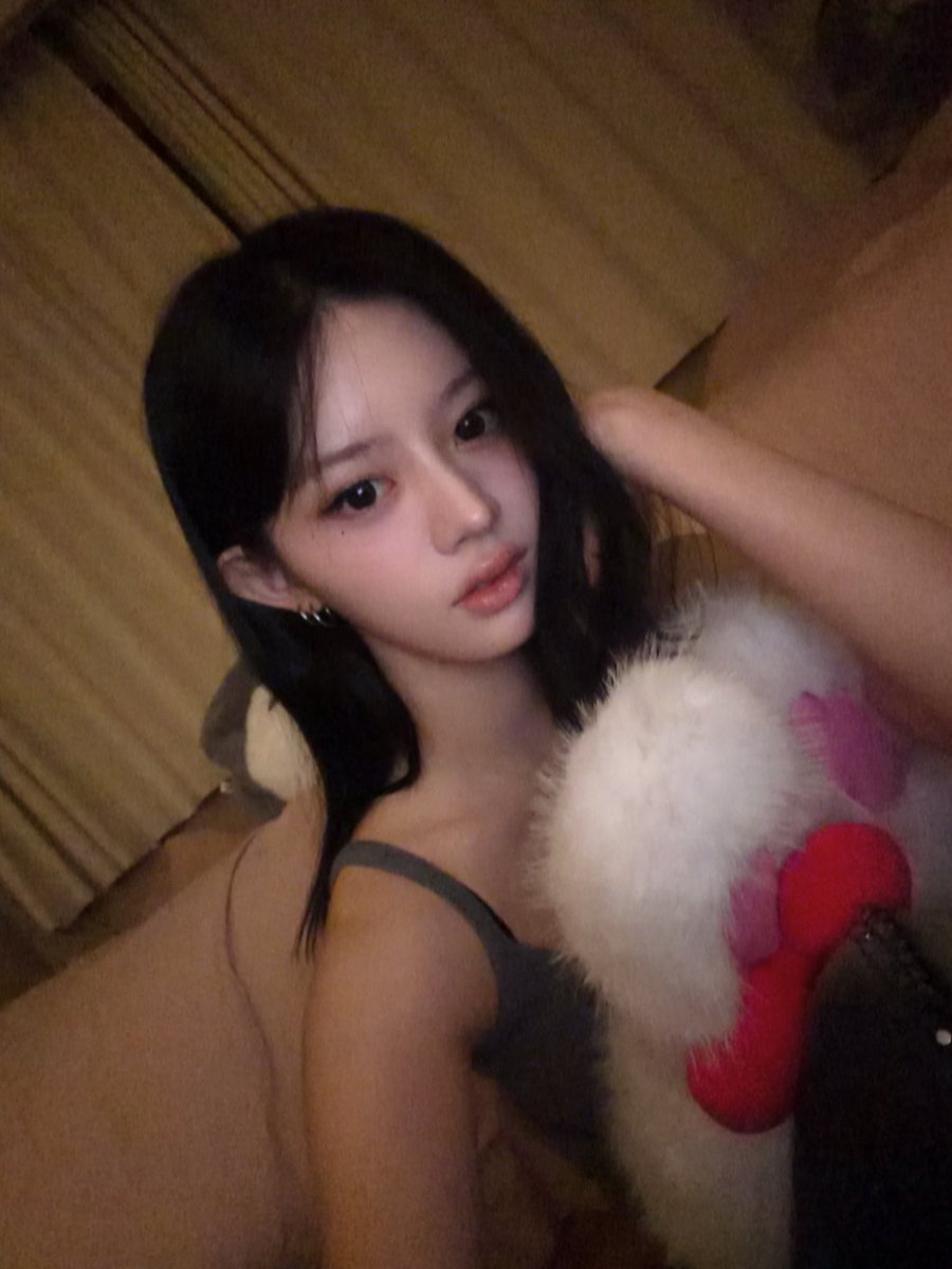 ILLIT_MlNJU's tweet photo. [#만두🥟] 

우리 글릿 잘잤어요?💤

#ILLIT #아일릿 #アイレット #MINJU #민주 #PARKMINJU #박민주 #ミンジュ #朴慜柱 https://t.co/lSOCS6KCu6
