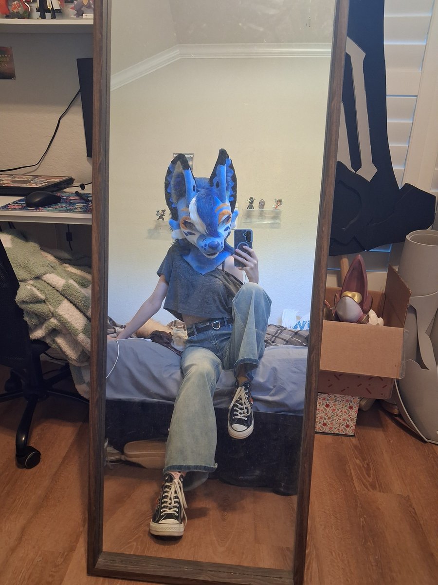 calic0clawz's tweet photo. Woof

#furry #fursuit #wolf https://t.co/yNrCAh4Egh