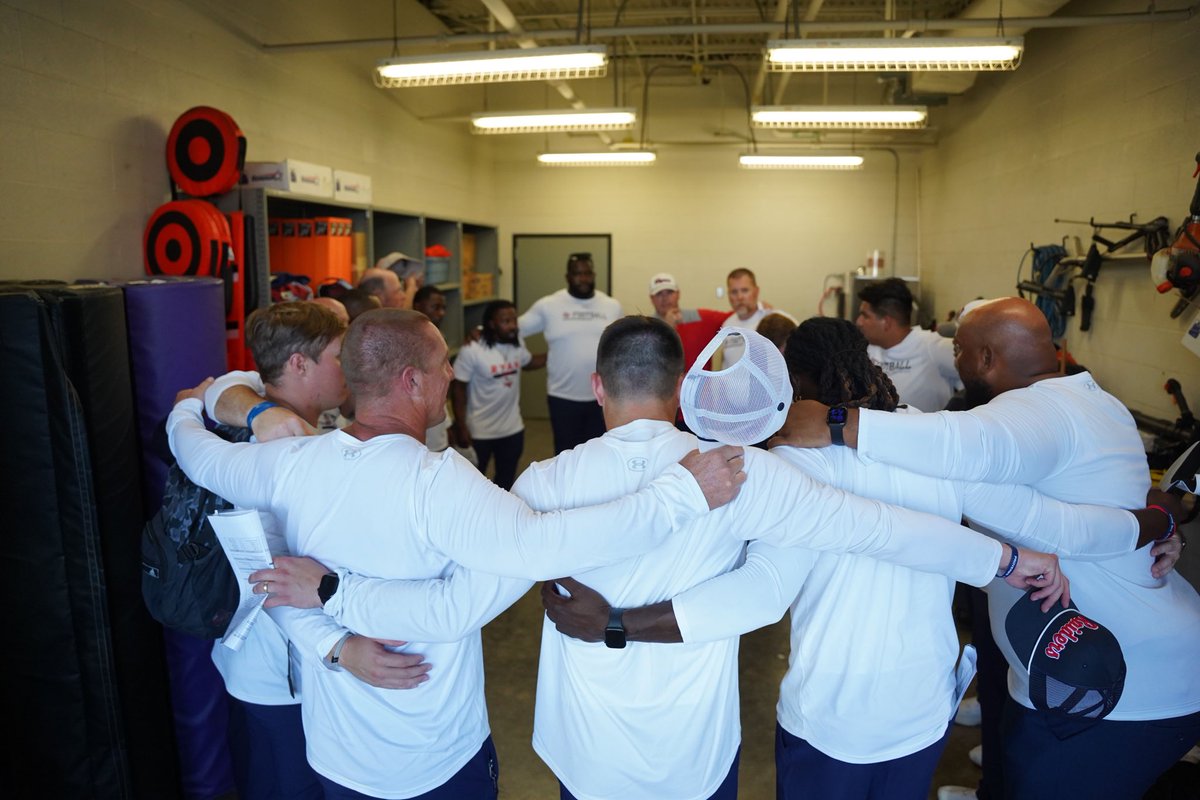 Tolleson20's tweet photo. #FAMILY ✊

#HoldTheRope

Thank you 
📸 @creolehammer17 https://t.co/BRp8wDA76g
