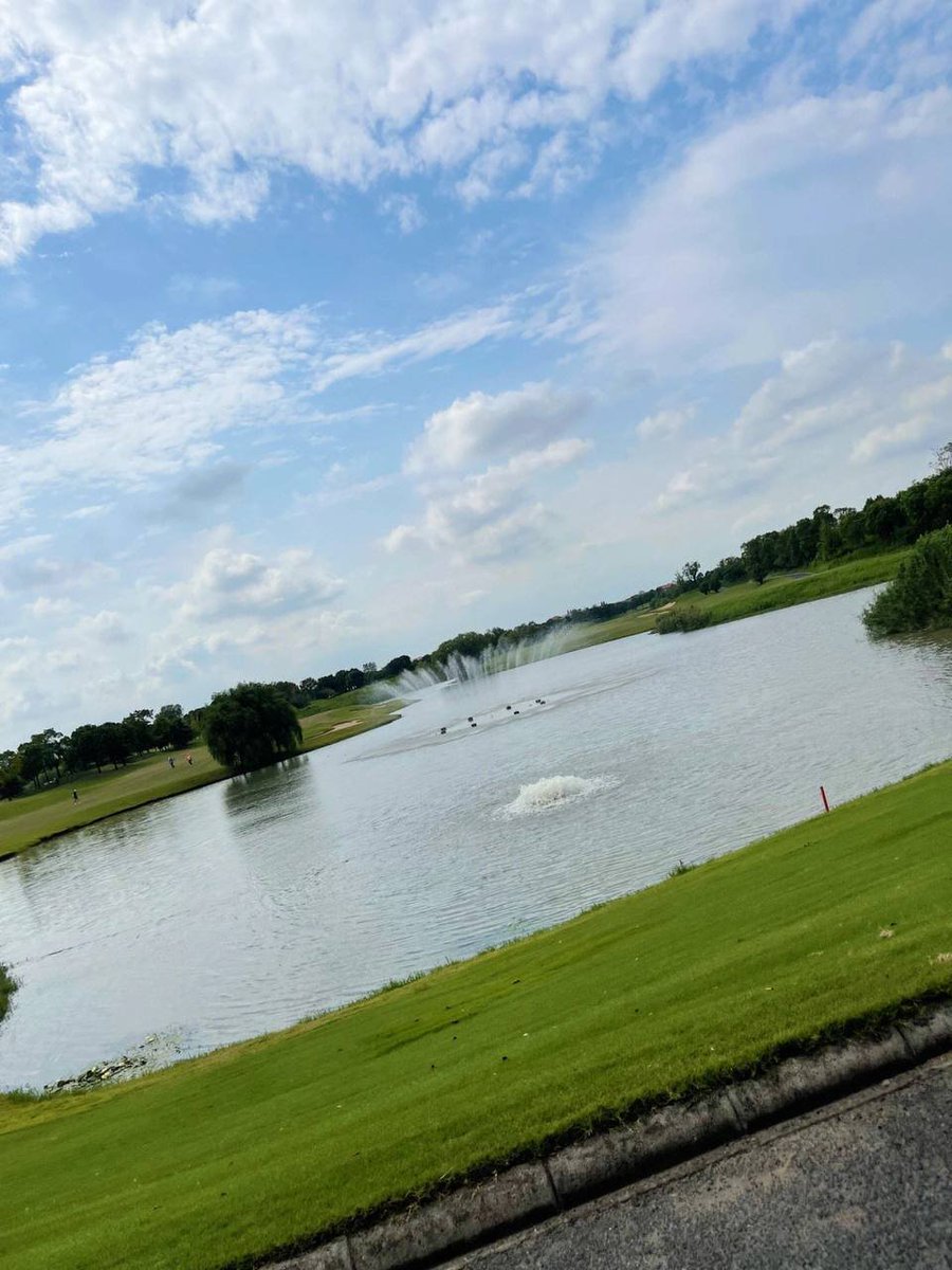 Mariajkw94's tweet photo. Perfect weather for a full day of golf ⛳️ Cruising around in the cart is so relaxing. I’m playing all 18 holes with friends today, so wish me luck—and send some good vibes my way so I can come home with a win 😉 https://t.co/e49jpMYGk7