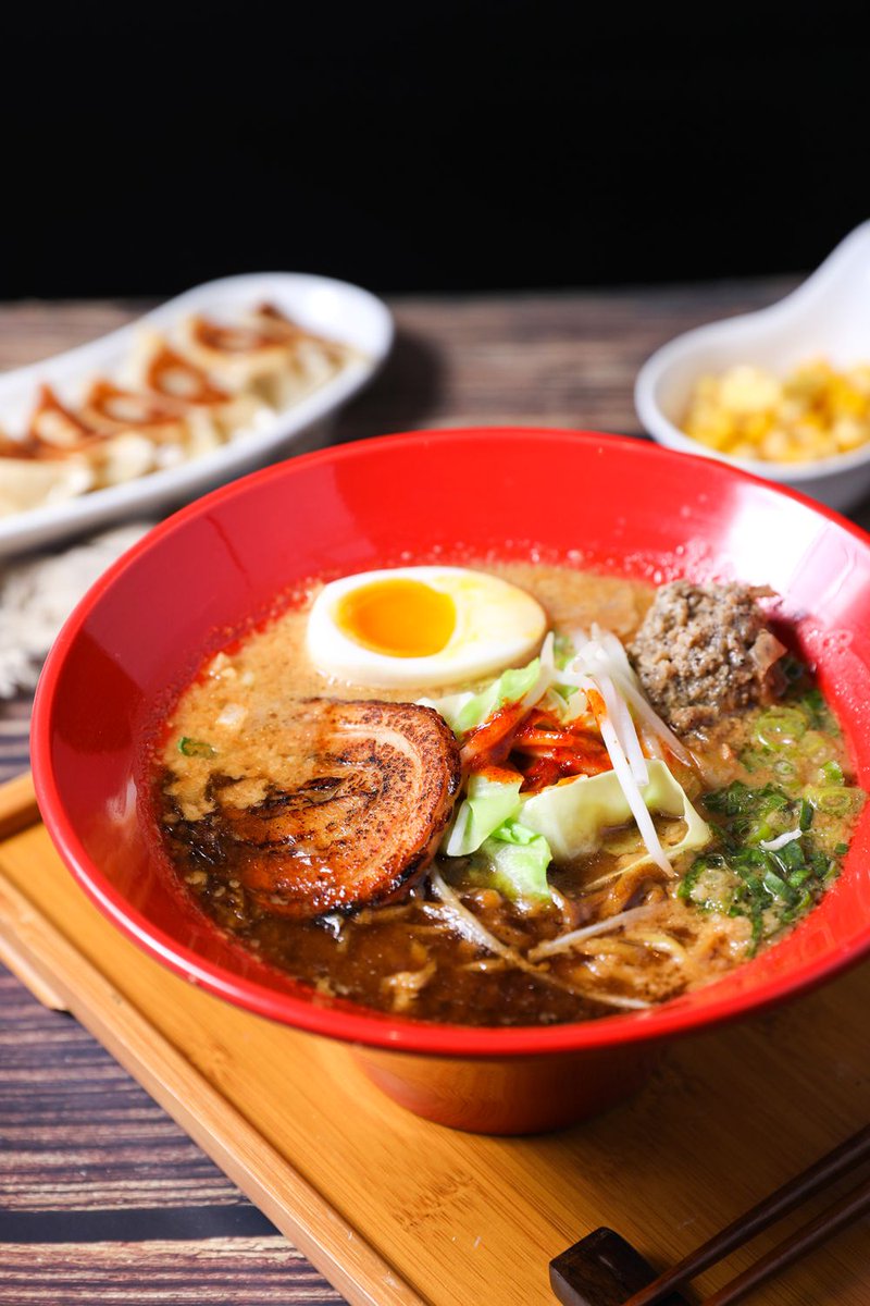 saaaadbader's tweet photo. Late-night ramen shop: a warm bowl of miso ramen, steamy and savory, waits under the soft glow of the hanging red lantern for any tired soul who walks in. https://t.co/2tUeZQAARL