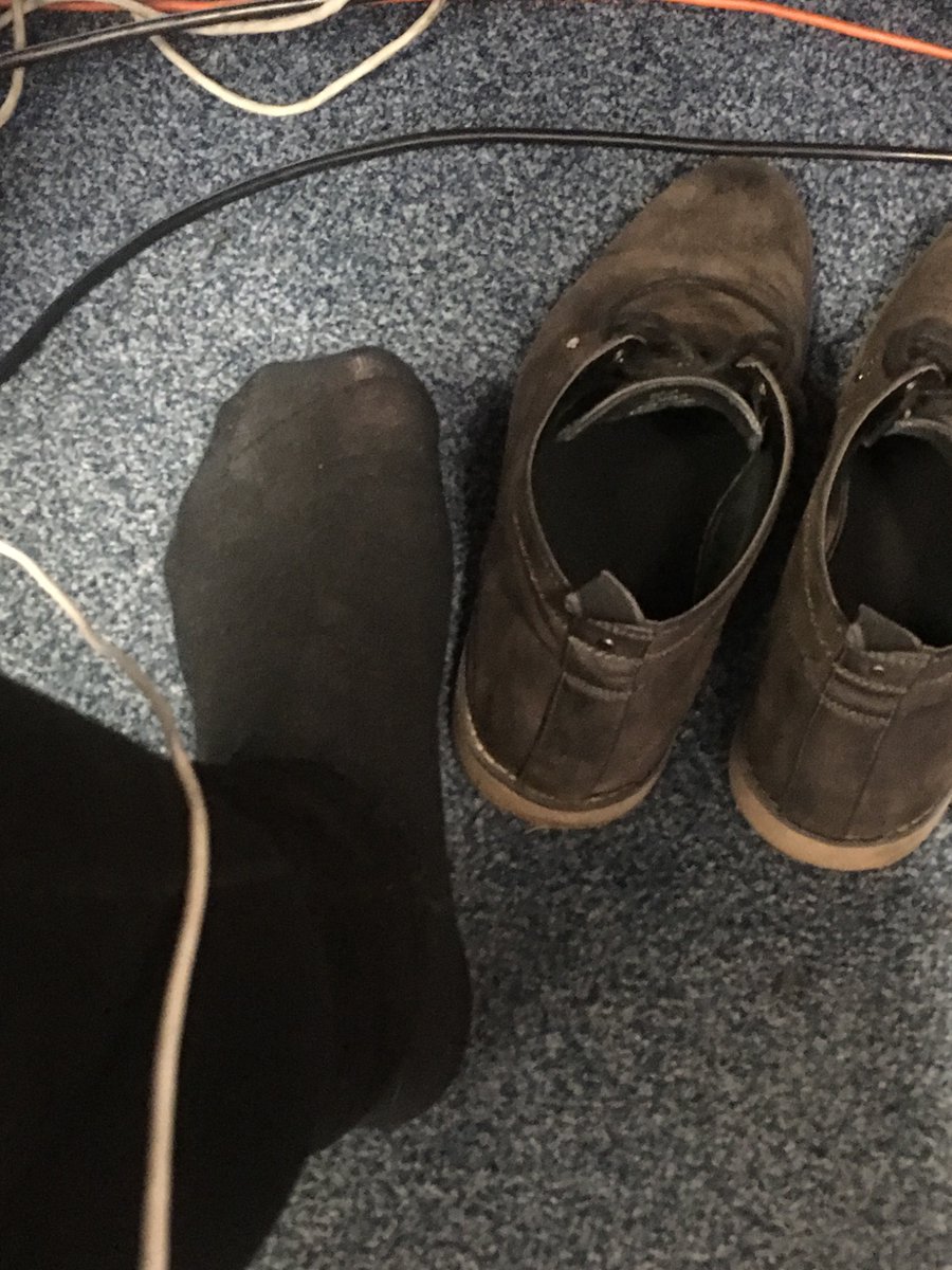 NZDom92's tweet photo. Wouldn’t mind someone massaging these in the office. 
#feetِ #soles #footfetish #gayfeet #footslave #feetworshi̇p #socks #officesocks https://t.co/c0sVyhGcjh