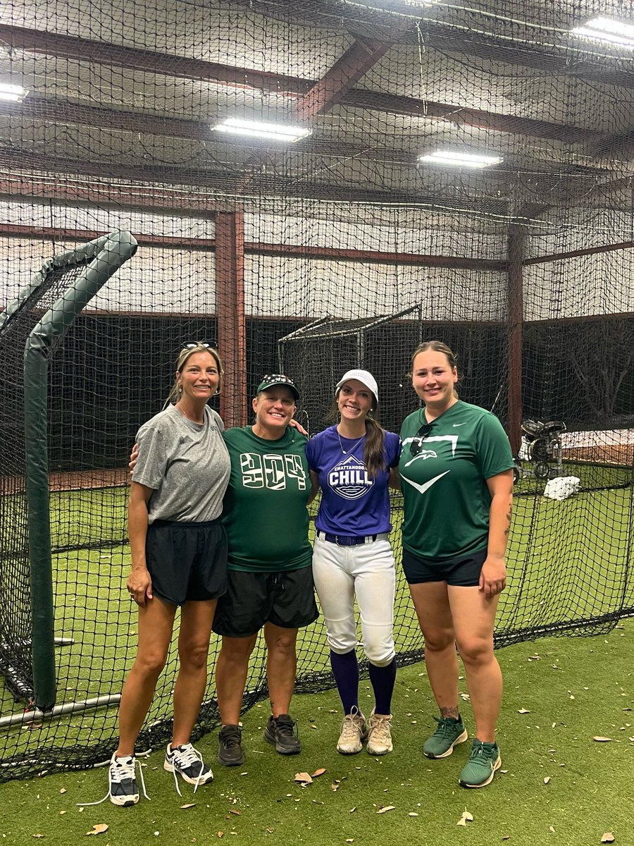 EdenAtkinson44's tweet photo. Thank you @JAX_Softball for hosting an amazing camp this weekend! I enjoyed getting to see the campus and meeting @JAX_CoachE @HolliMitchell8 and @sydbenz! I loved getting to know more about the program, team culture, and vision that Coach E has! PHINS UP 💚🐬

 @tommytas15 @ChattChill16u @tnbolts2027west @joycewellhoefer @NCSA_Softball @CoastRecruitsSB @SoftballDown @bench424nmore @LineDsoftball @SoftbalAmerica @TheeSBReport @ExtraInningSB @TopPreps @5_recruiting @gobigrecruiting @SportPrepX @TOP_D1RECRUITS @PrepSoftball @IHartFastpitch @CoastRecruits