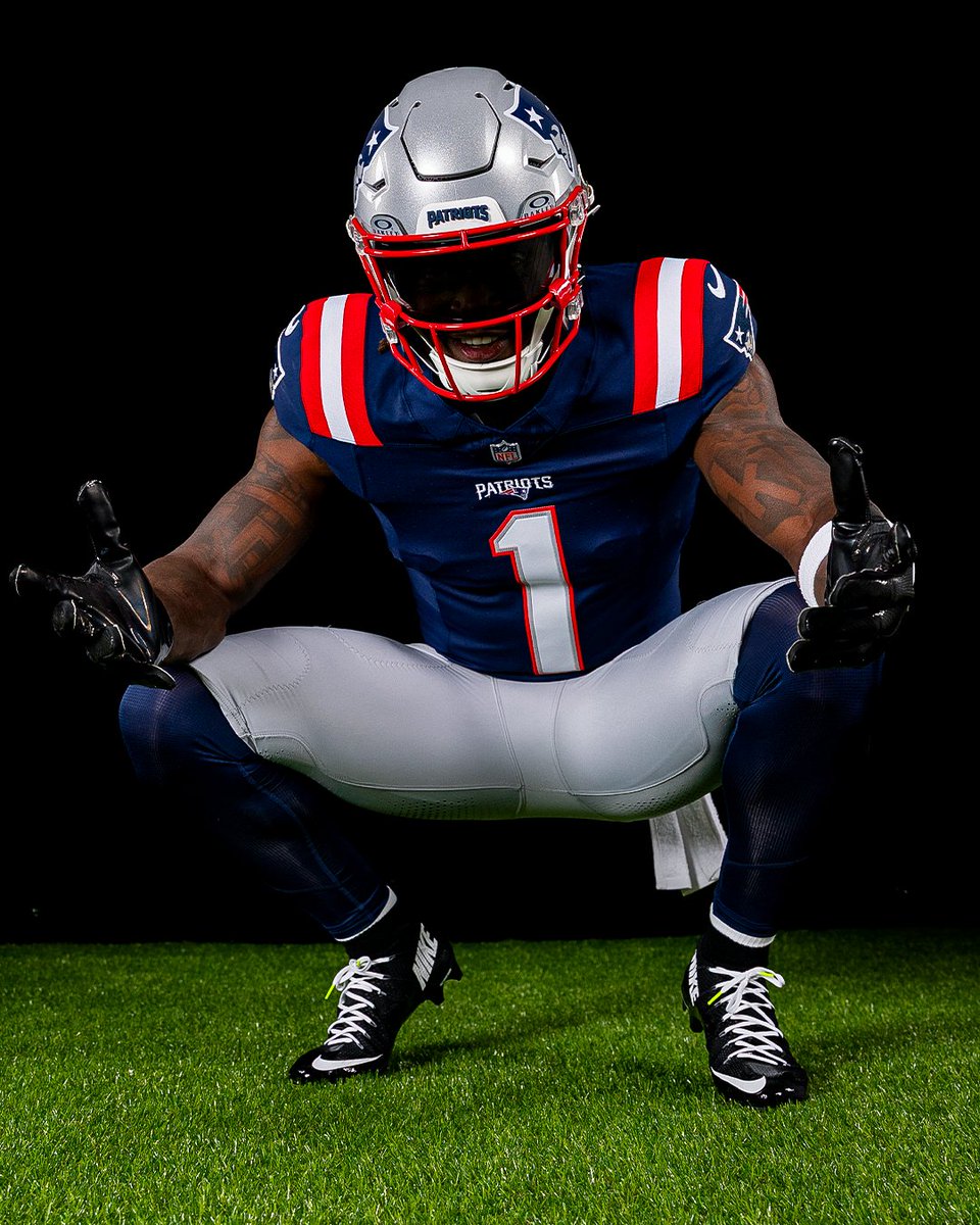 Patriots's tweet photo. 1️⃣ more day. https://t.co/haX2P2JhhW