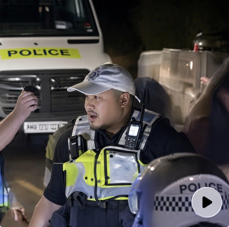 Steve92592444's tweet photo. All natives this is the British Police Officer who used his baton to hit natives at Portsmouth putting Immigrants first for doing nothing wrong, video on my post yesterday
This officer can be taken to court for torture & sued
Any native hit by him contact @englishexit 
Use the law the British Police must follow it.