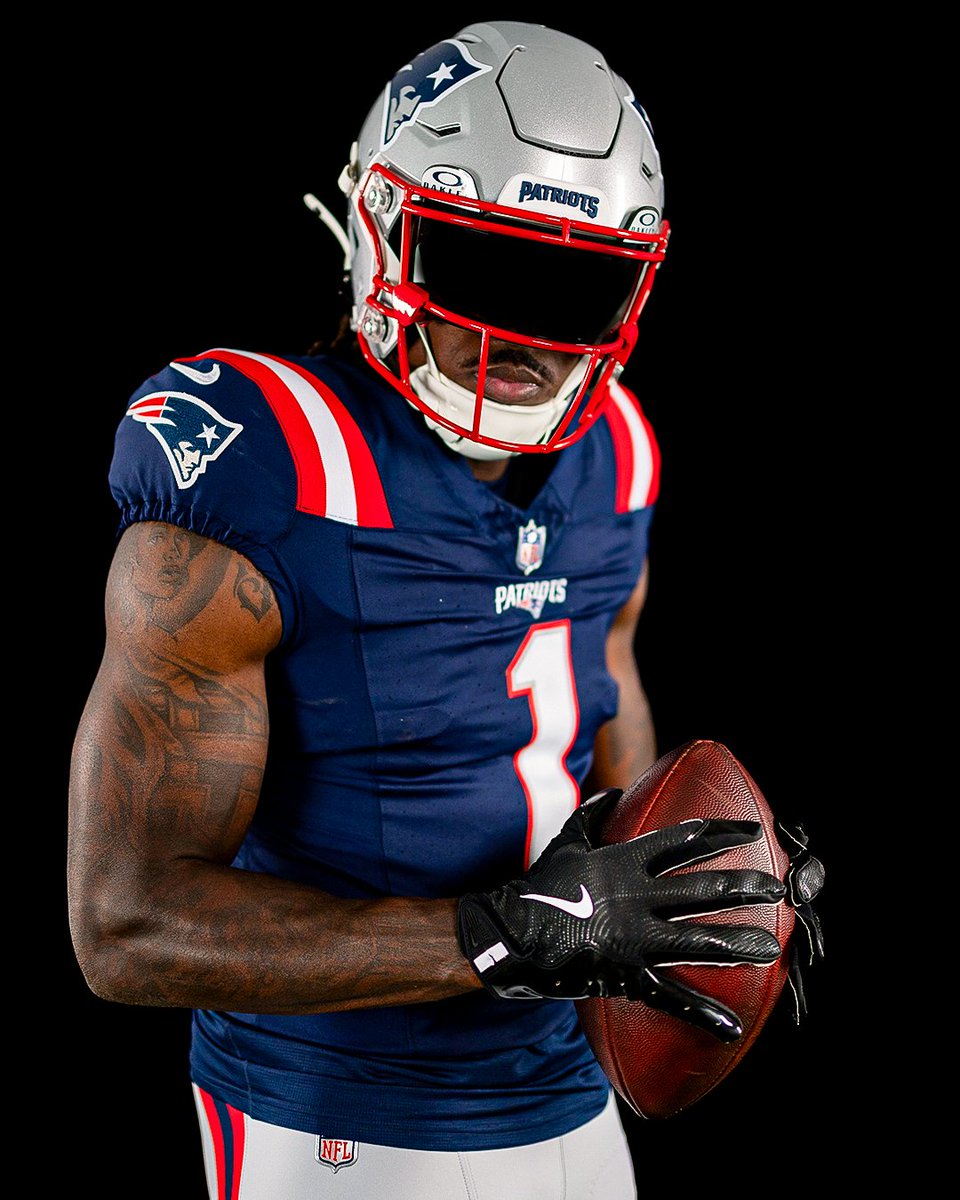 Patriots's tweet photo. 1️⃣ more day. https://t.co/haX2P2JhhW