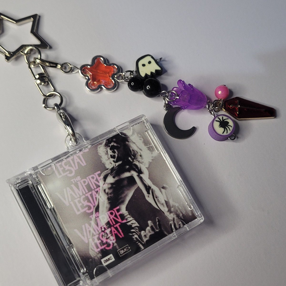 nebulatelie's tweet photo. E essa encomenda aqui do Lestat ein hihi recebi na última remessa de mini cds e tava doida doida pra postar ☝️ https://t.co/fTA3igAT7L
