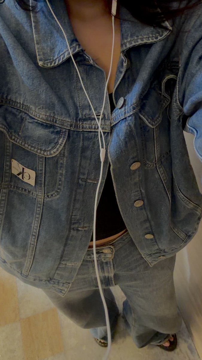 beriassssssssss's tweet photo. pake earpods lagi hehe .. https://t.co/Nl0V74cyJ9