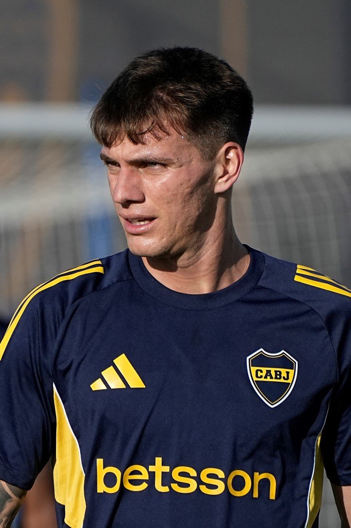 la12tuittera's tweet photo. ➡️El cuerpo técnico cree que KEVIN ZENÓN SE QUEDA en #Boca.

▶️Sigue la NEGOCIACIÓN con ATLAS y SE DEFINE DESPUÉS del partido vs São Paulo, entre MIÉRCOLES o JUEVES.

ℹ️ @taticiviello x Kick https://t.co/1ddNuITeZI