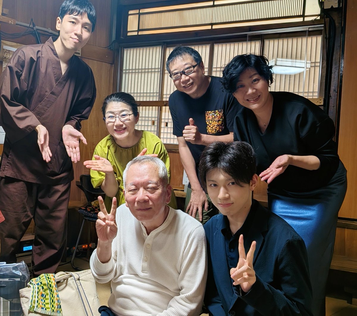 yuukarisanyutei's tweet photo. #末広亭
六日目トリネタ「三枚起請」

客席に美青年…と思ったら、7月上席「牡丹灯籠」で偶然にも伴蔵役でお手伝い頂いた
#中村玉太郎
さんが!!
楽屋にいらしてくださいました！
私うっかり歌舞伎座が出てくるネタやってたよ…

楽屋にお差し入れ空也の最中
癒されます。
今日も末広亭、お運び下さい！ https://t.co/pevcUeZb14
