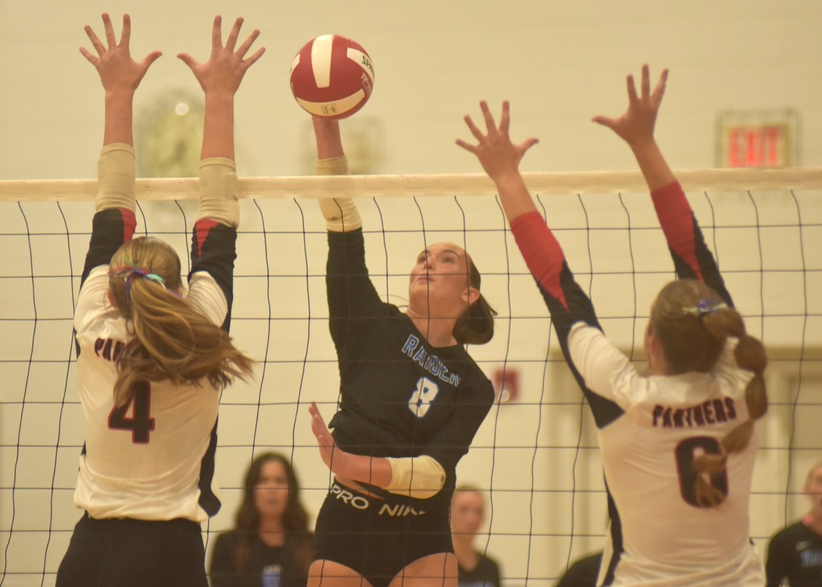 JournalEureka's tweet photo. Raider volleyball team wins raucous match in Monticello! https://t.co/Q77gOWGivr https://t.co/2SGK3iUHo4