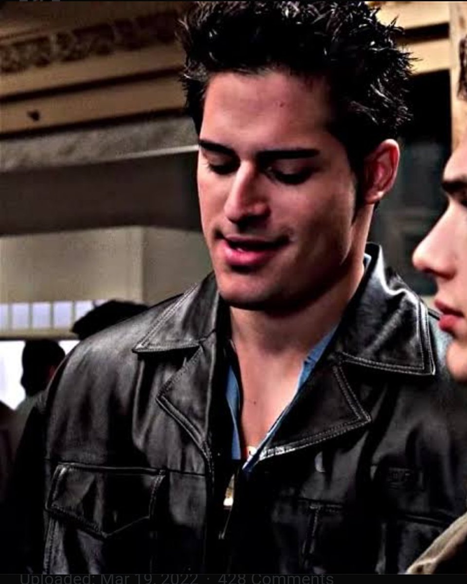 FlashAgentVenom's tweet photo. #FeastwithFisk
Flash walks in nonchalantly nodding at the security as he makes his way through the party to the bar. Watching the party goers enjoying the party as he grabs a beer from the barkeep.
"Not a bad place or party at all...right buddy-
++ https://t.co/M3QiYugWwK