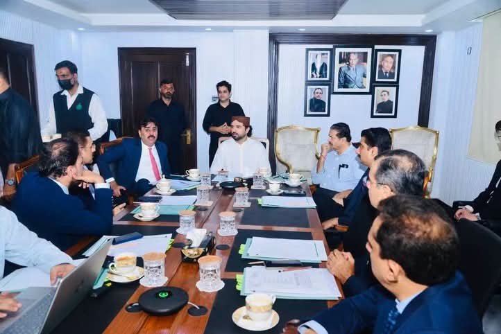UsmanMu93839794's tweet photo. صوبائی وزیر زراعت سردار محمد بخش خان مہر کی زیرِ صدارت اجلاس، جس میں @jamkhanshoro ، سید ذوالفقار علی شاہ اور معاونِ خصوصی راج ویر سنگھ شریک ہوئے۔ ڈی اے پی کھاد کی قیمتوں اور ربیع سیزن میں کاشتکاروں کو ریلیف پر غور کیا گیا۔
#SindhGovernment #Agriculture #Farmers #RabiSeason https://t.co/AMNtKWKep7