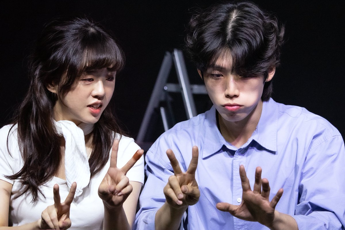 play_yuwol's tweet photo. 🍀<럭키! 전당포> 대전 공연 스틸 사진 | 소니바다X치쿠

백 | #류지환
명은&amp;일주 | #김재아
치쿠 | #고해이
소니 | #백승준
바다 | #김다은 #최성아

08. 12~08. 15 대전 | 아신극장 1관
09. 03~09. 06 광주 | 기분좋은극장
09. 23~09. 27 서울 | 나인진홀 1관

#연극 #럭키전당포 #프로덕션유월 https://t.co/Fr2qhEbFij