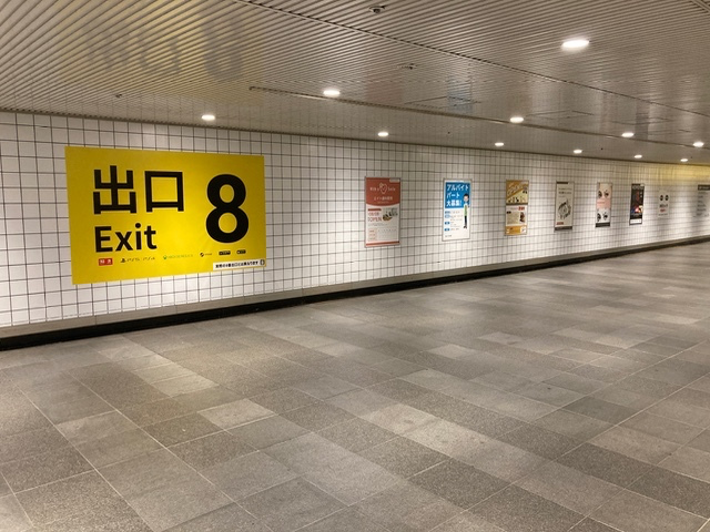 yataka_k's tweet photo. アイマスの公式広告見に来たら異変が... https://t.co/JnjaF3tsgo