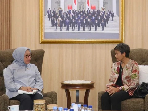 nu_online's tweet photo. Perempuan dan anak hadapi kebutuhan khusus saat bencana, termasuk kesehatan, sanitasi, perlindungan. Ini perlu diperhitungkan sejak kesiapsiagaan. https://t.co/lig0TACy8x https://t.co/dyH28u8Kap