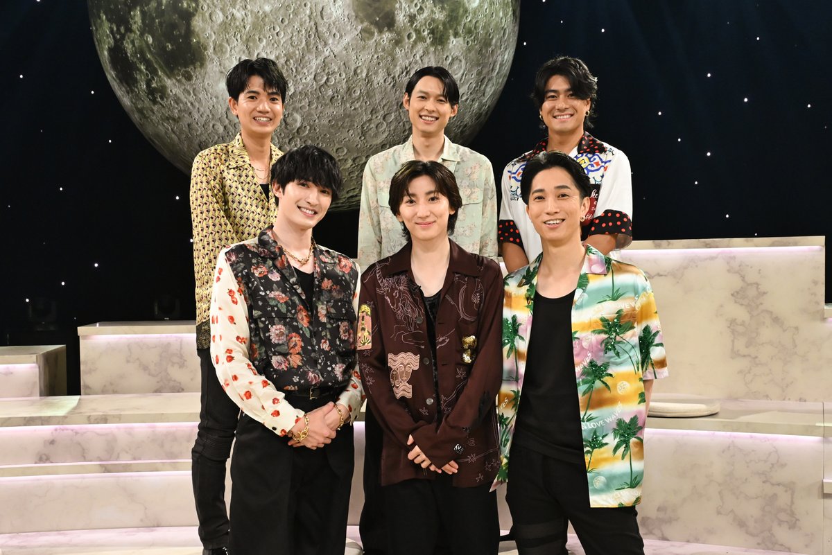 ntv_midnight's tweet photo. #夜の音 9月8日(火) 24時24分から放送！

SixTONESが登場！
ステージ前での写真をお届け✨ https://t.co/vQRhhuSJIC