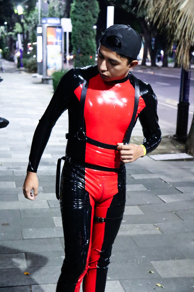 knk_emil's tweet photo. una noche en Tom’s en el ‘25 

#rubber #latex #rubberboy #latexmodel https://t.co/OQoS7b8TYl