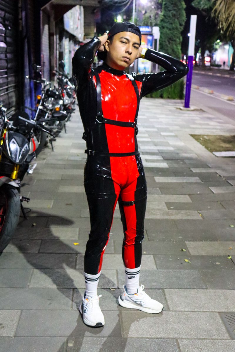knk_emil's tweet photo. una noche en Tom’s en el ‘25 

#rubber #latex #rubberboy #latexmodel https://t.co/OQoS7b8TYl